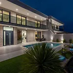Adriatique فيلة ماسلينتسا